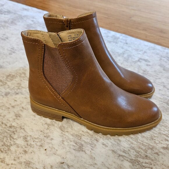 NEW Women's Wonderly Chelsea Boots - Picture 1 of 5